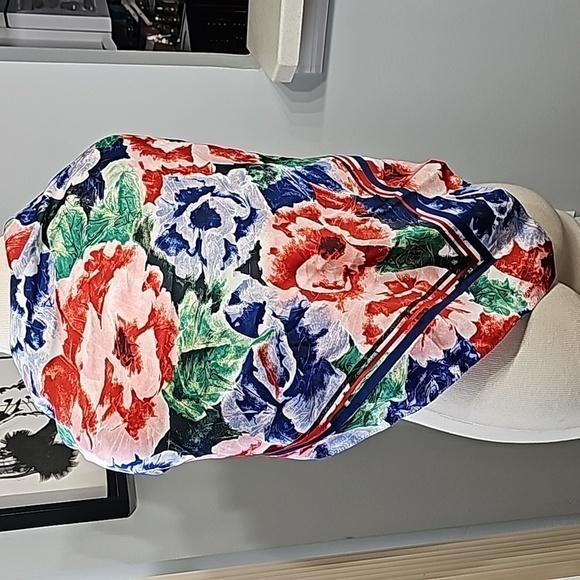 ART OF THE SCARF. From‎ tie rack. 34" X 34". Red, blue, and green. - Picture 2 of 7